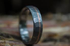 Gefacetteerd Titanium Met 14k Rose Gold Inlay Mannen Etsy Mens Wedding Bands Mens Wedding Bands 6mm Rose Gold