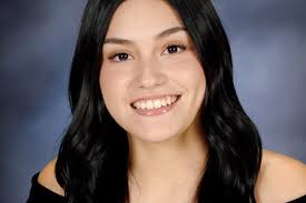 CHS awards diplomas to Class of 2025, honors Elyse Beck with Liske Cup