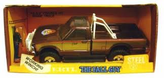 Généreux un jour, cruel le lendemain. L Homme Qui Tombe A Pic Ertl 1 16eme Le Pick Up Truck De Colt Seavers
