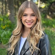 Rachel Krokenberger's Instagram, Twitter & Facebook