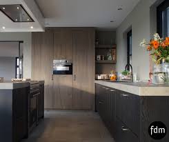 landelijke keuken zwart eiken gecombineerd met ruw eiken keuken zwart keuken ontwerp keuken