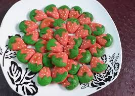Oven kue sampai matang yang ditandai dengan warna kue menjadi kuning keemasan. Langkah Mudah Untuk Membuat Nastar Strawberry Isi Kurma Yang Enak Sariraos