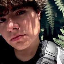 Robin Rey (@robinuts__)