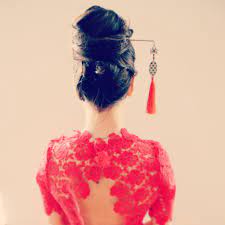Pic A Cheveux Geisha Dore Et Rouge A Pompon Cheveux Geisha Coiffure Mariee Cheveux Japonais