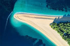 Ubicado en la isla de brač , cerca de la ciudad de split, zlatni rat es una de las playas más buscadas de croacia. Estas Son Las Mejores Playas De Croacia Y Como Llegar A Ellas Mapa