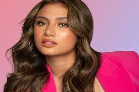 Nina Sen's Instagram, Twitter & Facebook