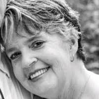 Lisa Lear's Instagram, Twitter & Facebook