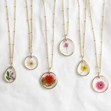 Pressed Birth Flower Pendant Necklace Gold Birthday In 2020 Flower Pendant Necklace Pressed Flower Necklace Flower Pendant