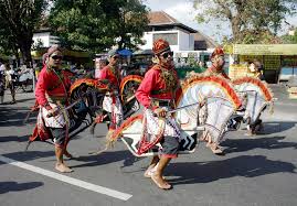 Mohon maaf nya yha kami blm bisa mnambahkn atw apload foto dn vidio kuda lumping lagi karna adanya wabah corona jadi km blm bisa mnayangkan vidio2 tersebut. Kuda Lumping Wikipedia