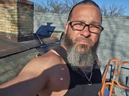 Who can recommend a licensed handyman to hang an 85" flatscreen TV in Thief  River Falls?