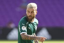 A boa partida de lucas lima contra o santos, no último domingo, deve lhe garantir mais um jogo como titular (o terceiro seguido) do palmeiras no próximo sábado, diante do bahia, às 19h. Lucas Lima Do Palmeiras E Flagrado Em Balada Clandestina Veja