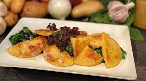 Konditormeisterin melanie michel führt in 4. Wir In Bayern Rezept Kartoffeltaschen Mit Blattspinat Und Senfsosse Rezepte Wir In Bayern Br Fernsehen Fernsehen Br De