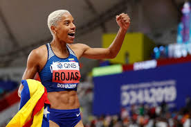 Yulimar rojas, de venezuela, festeja después de romper el récord mundial de salto triple en los juegos olímpicos de tokio 2020. Yulimar Rojas La Mejor Atleta Femenina De 2020 En El Mundo Entero