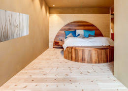Camere da letto moderne e classiche a padova. Camera Da Letto In Cirmolo Piallato A Mano E Saponato Pinus C Larix Pavimenti In Legno Parquet Valle Aurina E Tures Sudtirol Alto Adige