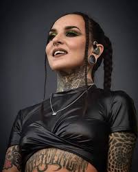 Did you know Daria Zaritskaya, the powerhouse vocalist from NoApology, is  captivating metal fans around the world with her incredible voice and  intense performances? Known for her distinctive vocal style, Daria blends