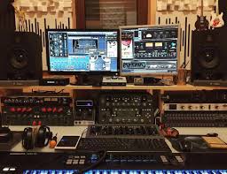Powerful Outboard Gear In This Studio By Mdproduzionimusicali Musicstudio Musicprod Recording Studio Home Home Studio Music Recording Studio Equipment