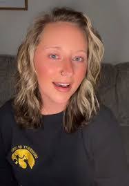 Lindsay Gunn's Instagram, Twitter & Facebook