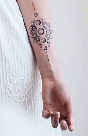 For many people, committing themselves to a single permanent tattoo is somewhat intimidating. 18 Beautiful Henna Tattoos For Women In 2021 The Trend Spotter
