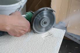 In diesem video zeige ich euch wie man einfach fliesen sauber schneiden kann. Ein Loch In Eine Fliese Bohren Hammern Und Schneiden Tipps Tricks Diybook At