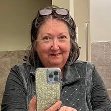 Debbie Hill's Instagram, Twitter & Facebook