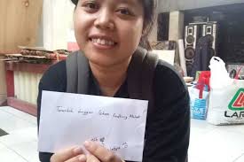 Syarat yang diminta biasanya tergantung dari skala rumah sakit bersangkutan. Cerita Elisabet Perawat Yang Rela Berikan Gaji Untuk Warga Terdampak Corona Halaman All Kompas Com
