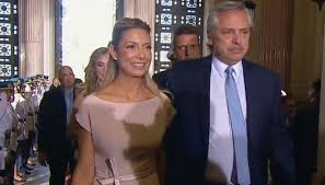 Pero las visitas al papa y la intención del gobierno de su pareja de hacer uso de cualquier medio a la mano. El Look De Fabiola Yanez La Nueva Primera Dama Diarioshow El Portal De Espectaculo