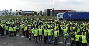 Gilet jaune champs elysées images drôles plage noir et blanc photographie paris france révolution française anarchie. Mouvement Des Gilets Jaunes Wikipedia