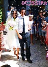Un abito bianco e candido e. Pioggia Di Riso Sugli Sposi All Uscita Dopo La Cerimonia Caterina Balivo E Guido Maria Brera Foto E Gossip