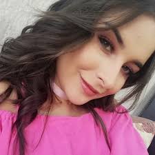 Lizbeth Rosales's Instagram, Twitter & Facebook