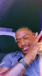 Dee Hendrix (@d.hndrrx)