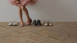 Noi abbiamo offerte sulla posa di finto legno effetto parquet. Pavimenti In Pvc A Vicenza Autoadesivi E Ad Incastro Anche Con Effetto Legno Parquet