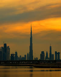 Pemandangan langit dari senja hingga fajar berkemah. Pin Auf Dubai