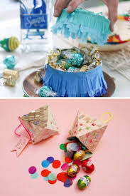 Découpez des bandes de carton de 10 cm pour la bordure de votre pinata. Les Pinatas Pour Mariage Un Cadeau Pour Invite Pinata Petit Format Ou Une Animation Originale