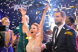 Kassandra wedel (31 jahre), bayern. Goldregen Gehorlose Kassandra Wedel Gewinnt Fur Bayern Deutschland Tanzt Presseportal