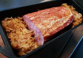 Kassler Mit Krauterkruste Im Dutch Oven Saftiges Kassler In Einer Wunderbar Wurzigen Kruste Zubereitet Auf Aromatischen Bb Rezepte Bbq Rezepte Kassler Rezept