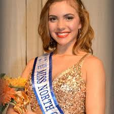 Briana Hewitt's Instagram, Twitter & Facebook