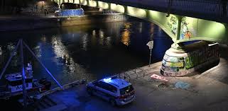 Did you scroll all this way to get facts about resselpark? 80 Personen Feierten Corona Party Am Donaukanal Dunav At