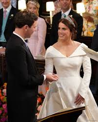 Eugenie tinha apenas 12 anos quando passou pela cirurgia de correção da curvatura que a escoliose havia causado em sua coluna. Princesa Eugenie De York Se Casa Com O Empresario Jack Brooksbank Purepeople