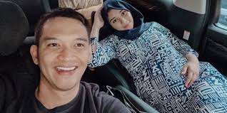 Ungkapan rindu yang disampaikan rezky pada citra kirana sontak membuat netizen semakin semangat untuk mendoakan hubungan asmara mereka. Citra Kirana Lahirkan Anak Pertama Ini Momen Persalinannya Didampingi Rezky Aditya Merdeka Com