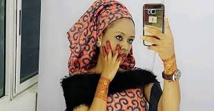 Ku yi ragista a taskar bakandamiya don musayar basira, sada zumunci da kuma kasuwanci tare da dubban. Naga Rayuwa Littafi Na É—aya Complete Hausa Novel