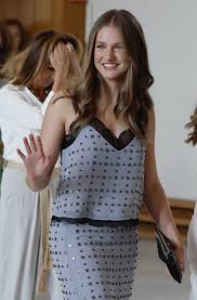 La princesa Leonor como nunca la habíamos visto, su look de fiesta de Sfera  causa sensación | Telva.com