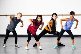 17 Jeux Et Activites De Danse Amusants Pour Les Enfants En 2020 Zumba Enfant Education Physique Education Physique Et Sportive