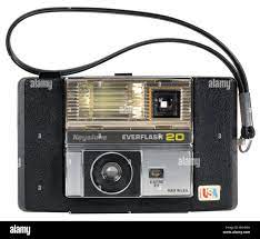 Fotografie, Kameras, Keystone Everflash 20, Erste Kamera Mit Integriertem  Blitzlicht, Usa, 1974, 70Er, 70Er, 20. Jahrhundert, Historisch, Historisch,  Sofort Beladbare Elektronische Blitzkamera, Entfernungsmesser Kamera, 35Mm  Film, Analog, Objektiv ...