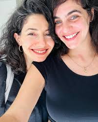 ג׳ורדן, ג׳ורדניינו, ג׳ורדנה המושלמת. אחחחחחח איזה טייקים אחחחח איזה תפארת,  כמה זה נדיר לראות שחקנית שלא מתאמצת שנותנת לדמות לנבוע ממנה ולא אחרת.. אני  יכולה לשבת איתך עוד שעות מאחורי המצלמה כי