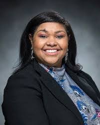 Dawn Normoyle's Instagram, Twitter & Facebook