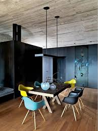 10 Idees De Bleu Dans La Decoration Eames Dining Colored Dining Chairs Interior