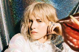 Flowers for vases / descansos is a brand new album project by hayley williams and it is now available for you to download and enjoy. Hayley Williams Flowers For Vases Descansos Lp Spin