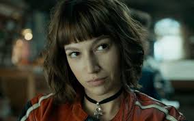 A nagy pénzrablás Tokióját szőke hajú tinisztárként fel sem ismertük:  fiatalkori képeken Úrsula Corberó