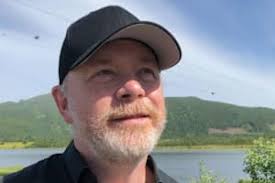 Ben Tommy startet like godt et flyselskap da sønnen trengte et sted å jobbe 