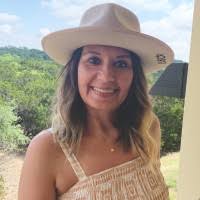 Deborah Saavedra's Instagram, Twitter & Facebook